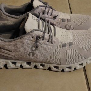Women's On Running Cloud 5 size 7.5